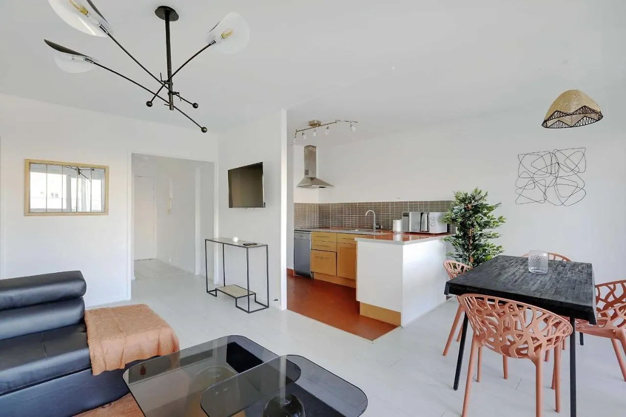 Charming T2 Refurbished Flanders Crimee Párizs
